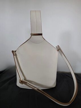 Leather shoulder bag from Unbillion Depuis 1996